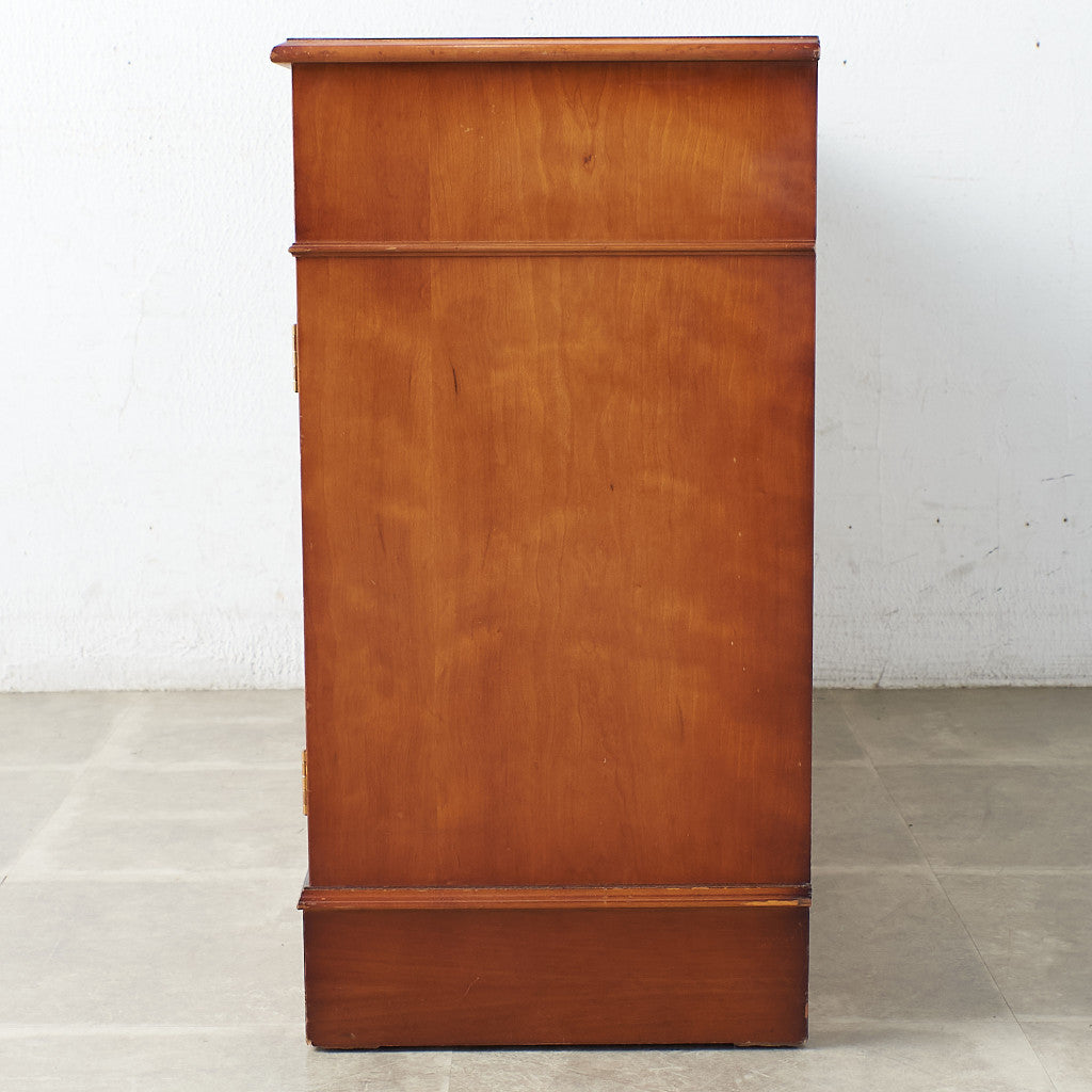 [65977] British classic sideboard