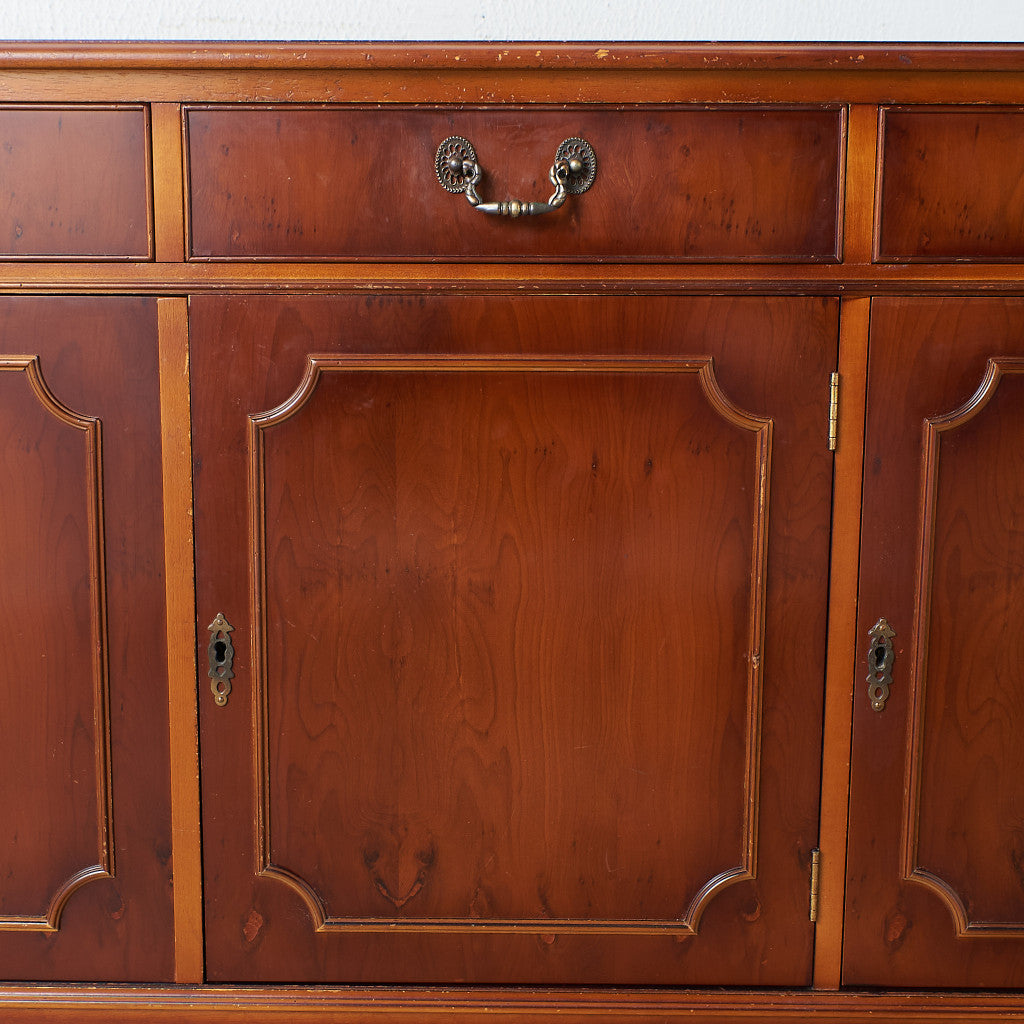 [65977] British classic sideboard