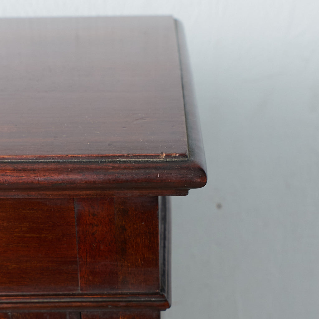 [65974] British classic walnut bookcase