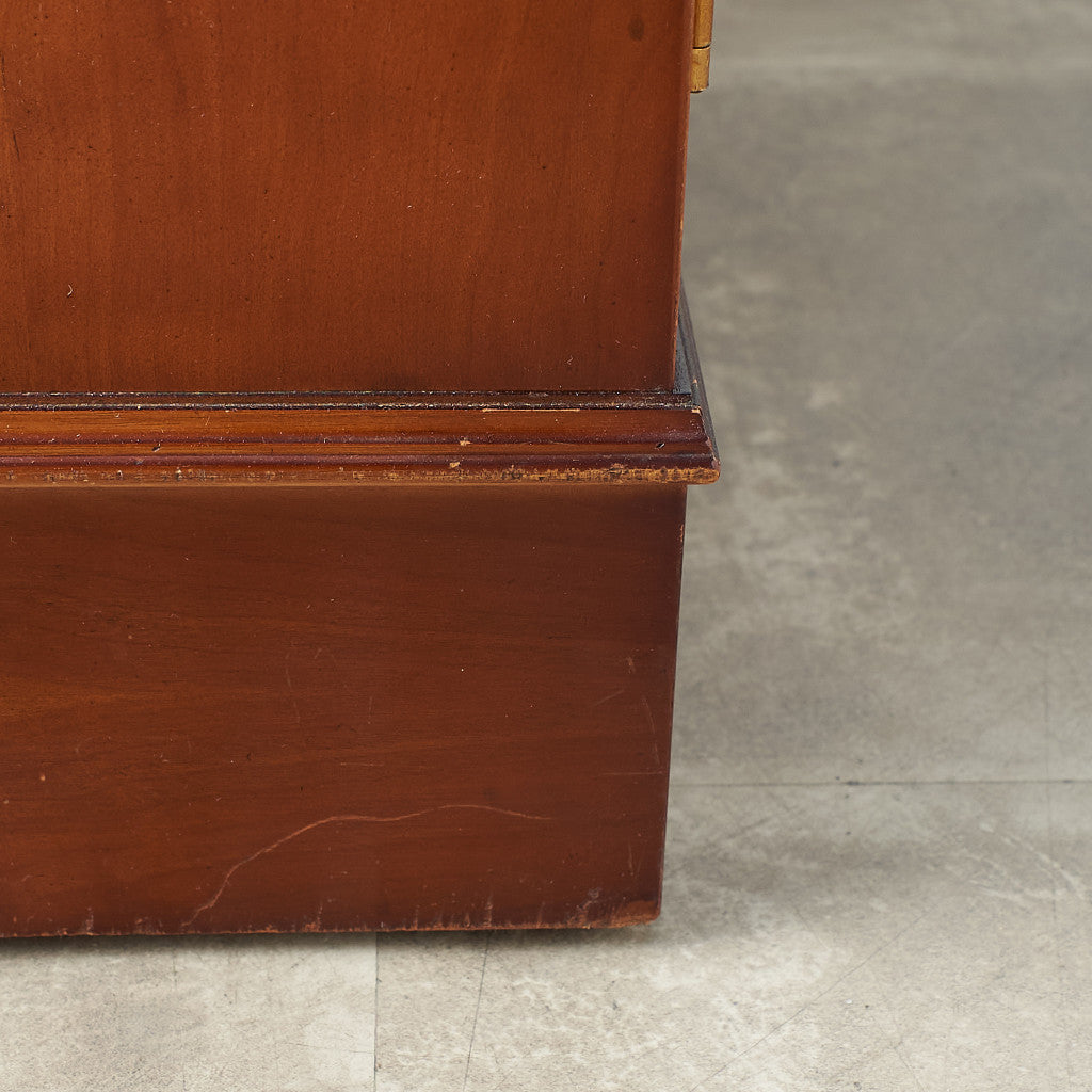 [65977] British classic sideboard